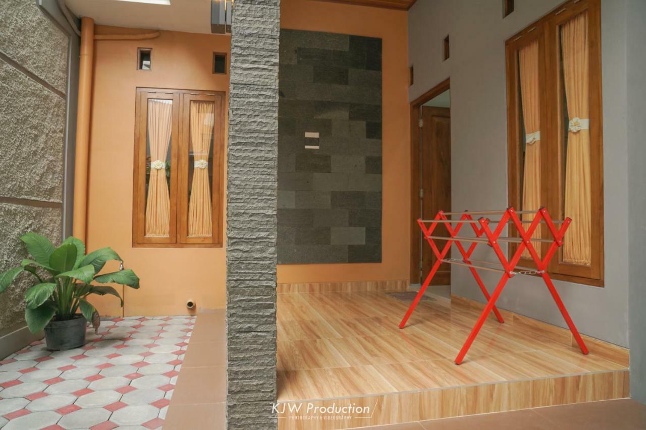 M Stay Guest House Jogja Yogyakarta Exterior foto